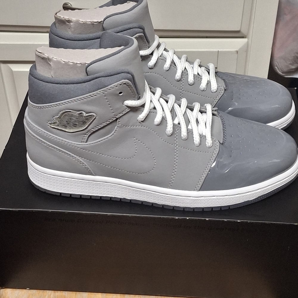 New Men's Nike Air Jordan 1 Retro '95 Cool Grey & Whie Size 9.5 628619-003